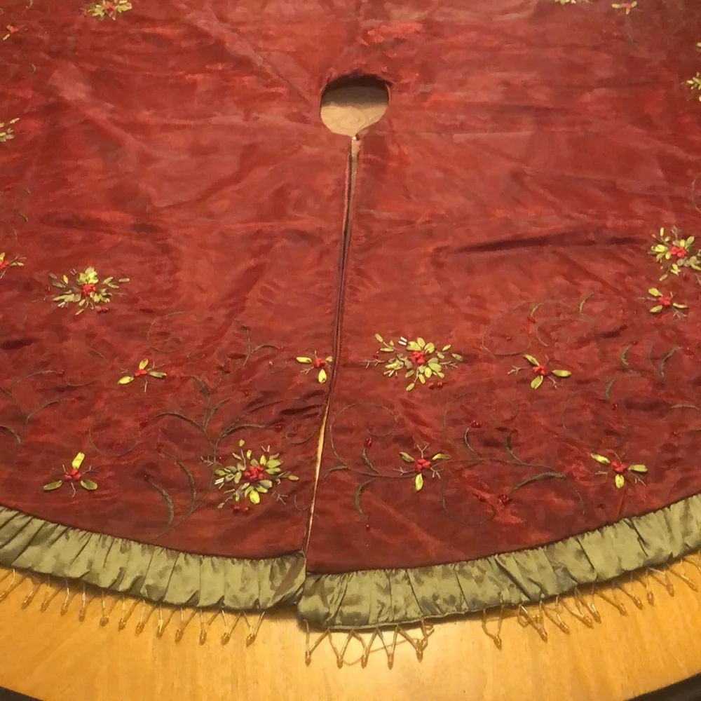 Vintage Tulle Tree Skirt w/Beads, Embroidery & Ribbon 50” Circumference - Picture 3 of 8
